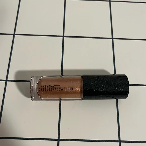 MAC Dazzleshadow Liquid Eyeshadow: Beam Time✨ - Picture 11 of 12